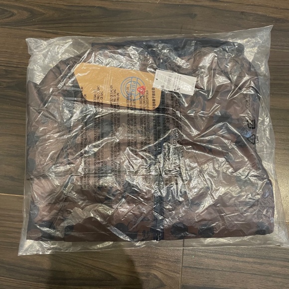 New Gap x Disney Mickey Mouse Primaloft kids jacket. Reg $100+tax. - Picture 8 of 9